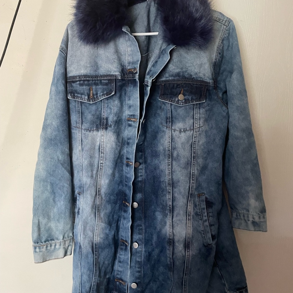 Acid wash denim jacket with a blue fur collar.